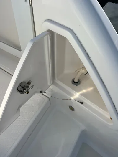 2009 Tiara 3500 Sovran Yacht Photos Pics 