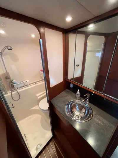 2009 Tiara 3500 Sovran Yacht Photos Pics 