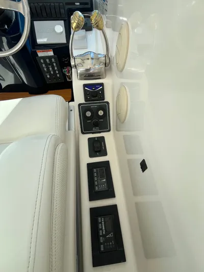 2009 Tiara 3500 Sovran Yacht Photos Pics 