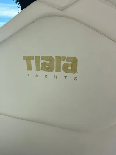 2009 Tiara 3500 Sovran Yacht Photos Pics 