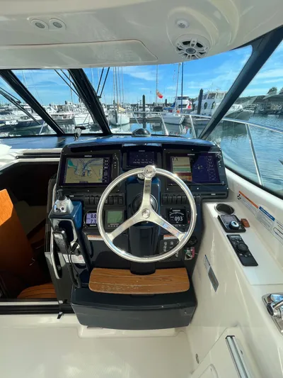 2009 Tiara 3500 Sovran Yacht Photos Pics 