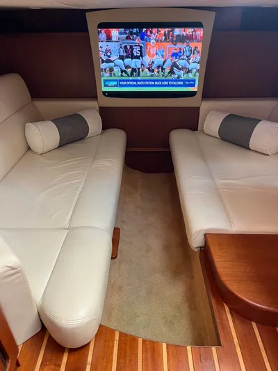 2009 Tiara 3500 Sovran Yacht Photos Pics 