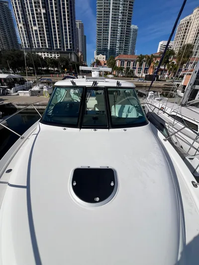 2009 Tiara 3500 Sovran Yacht Photos Pics 