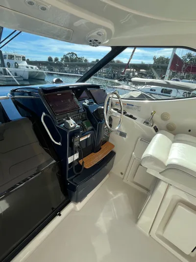 2009 Tiara 3500 Sovran Yacht Photos Pics 