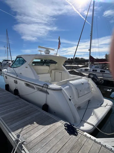 2009 Tiara 3500 Sovran Yacht Photos Pics 