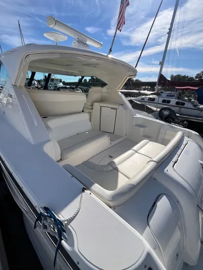 2009 Tiara 3500 Sovran Yacht Photos Pics 