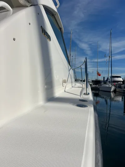 2009 Tiara 3500 Sovran Yacht Photos Pics 