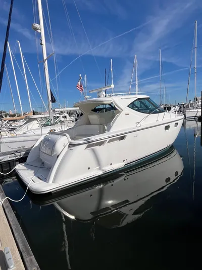 2009 Tiara 3500 Sovran Yacht Photos Pics 