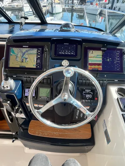 2009 Tiara 3500 Sovran Yacht Photos Pics 