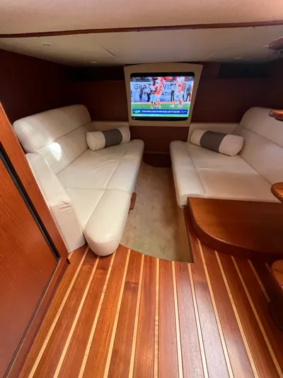 2009 Tiara 3500 Sovran Yacht Photos Pics 