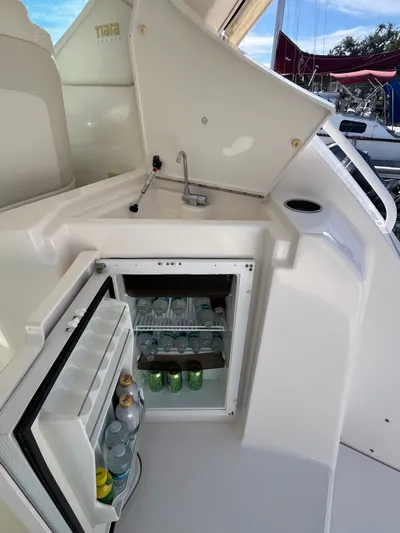 2009 Tiara 3500 Sovran Yacht Photos Pics 