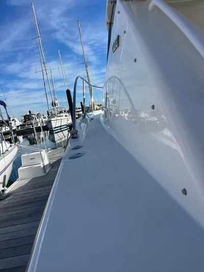 2009 Tiara 3500 Sovran Yacht Photos Pics 