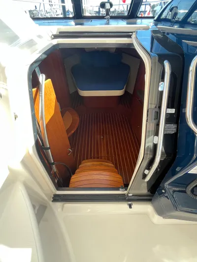 2009 Tiara 3500 Sovran Yacht Photos Pics 