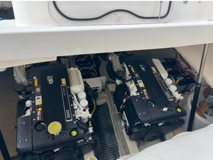 2009 Tiara 3500 Sovran Yacht Photos Pics 