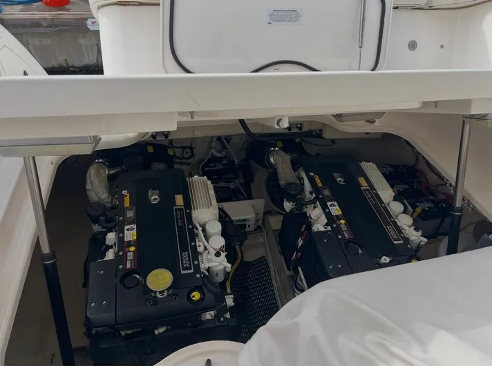 2009 Tiara 3500 Sovran Yacht Photos Pics 