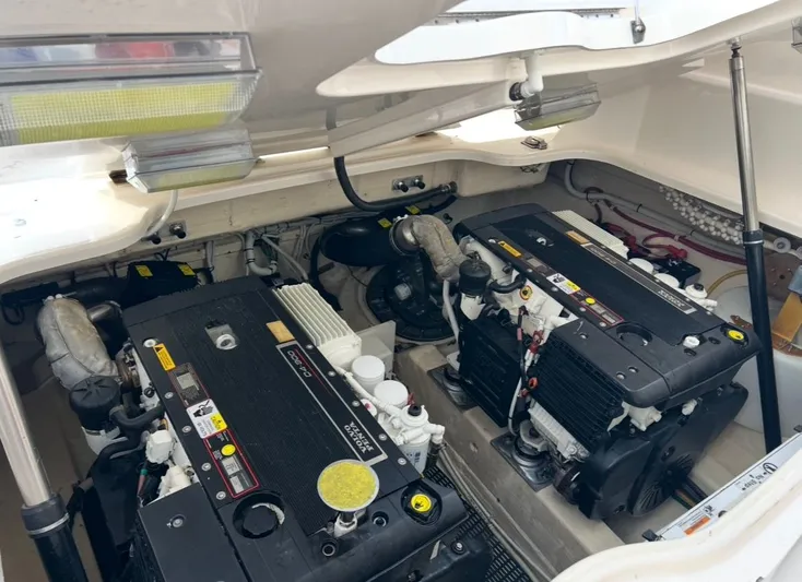 2009 Tiara 3500 Sovran Yacht Photos Pics 