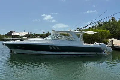 Intrepid 475 Sport Yacht