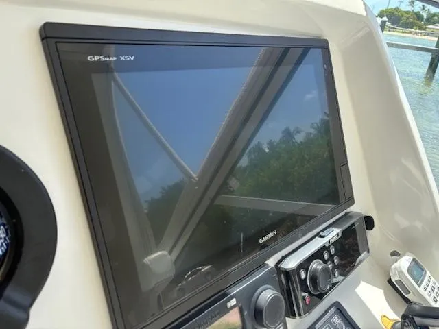  Yacht Photos Pics 2009 Intrepid 475 Sport Yacht dashboard with Garmin GPSmap XSV display and controls.