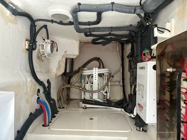  Yacht Photos Pics Engine room of a 2009 Intrepid 475 Sport Yacht, showcasing wiring and equipment.