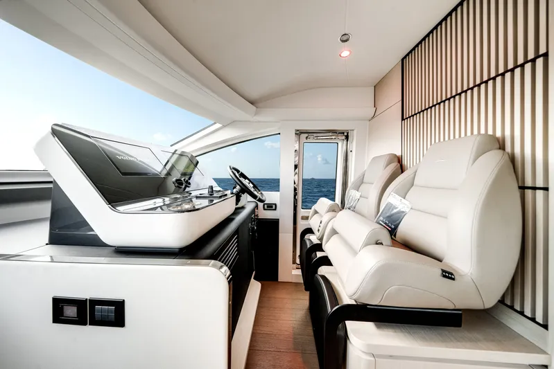  Yacht Photos Pics Interior of Azimut Fly 68 yacht, model year 2026.