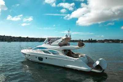 Azimut 62E