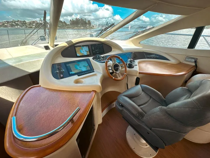 Azimut 62 Evolution Yacht Photos Pics Luxurious helm of 2007 Azimut 62 Evolution yacht with modern navigation equipment.