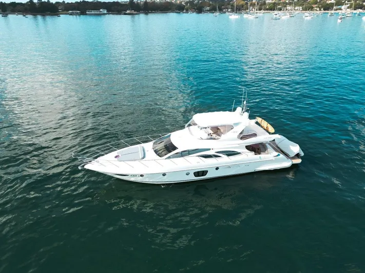 Azimut 62 Evolution Yacht Photos Pics 2007 Azimut 62 Evolution yacht on calm blue water.