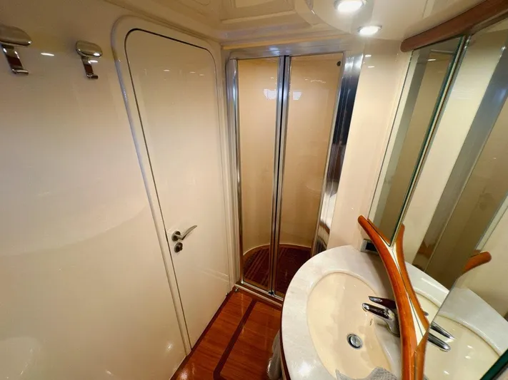 Azimut 62 Evolution Yacht Photos Pics Luxurious bathroom in 2007 Azimut 62 Evolution yacht with shower and sink.