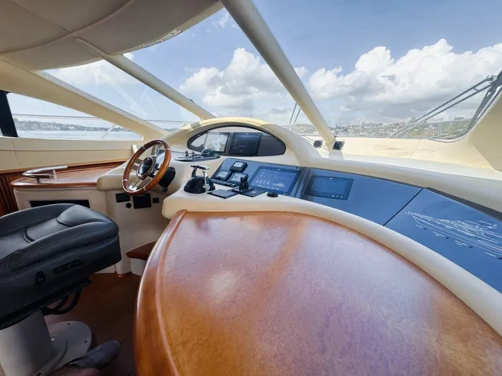 Azimut 62 Evolution Yacht Photos Pics Luxurious helm of 2007 Azimut 62 Evolution yacht with modern navigation equipment.