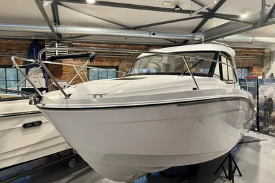 2025 Beneteau Antares 7 OB V2