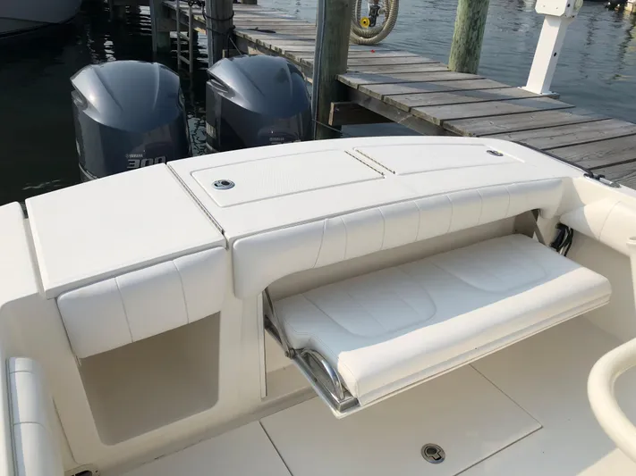  Yacht Photos Pics 2018 Regulator 28 Center Console with Optimus 360, featuring a fold-down seat.