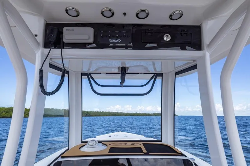  Yacht Photos Pics Interior view of 2026 Sea Hunt Ultra 275 SE boat, showcasing dashboard and ocean scenery.