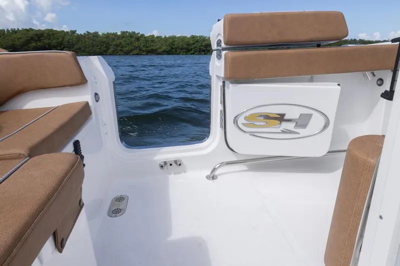  Yacht Photos Pics Interior view of 2026 Sea Hunt Ultra 275 SE boat with tan seating and SH logo.
