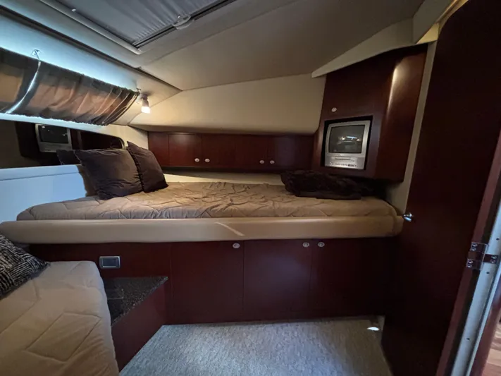 Tre Bella Yacht Photos Pics Luxurious cabin interior of 2005 Sea Ray 390 Motor Yacht with cozy bed and TV.