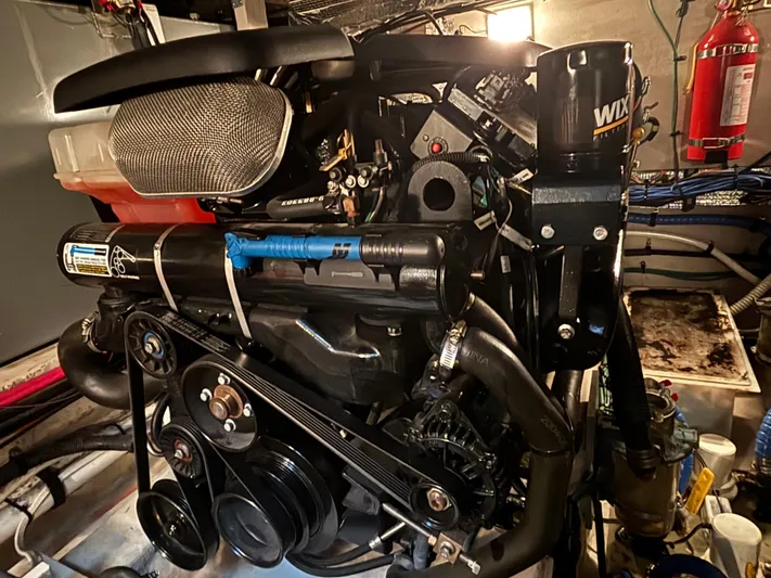 Tre Bella Yacht Photos Pics Engine compartment of a 2005 Sea Ray 390 Motor Yacht, featuring detailed mechanical components.