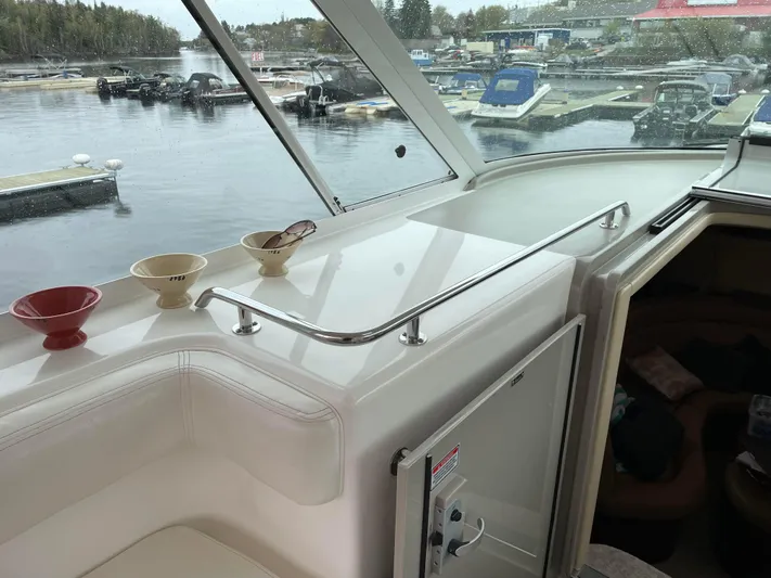 Tre Bella Yacht Photos Pics 2005 Sea Ray 390 Motor Yacht interior with bowls and sunglasses, docked at marina.