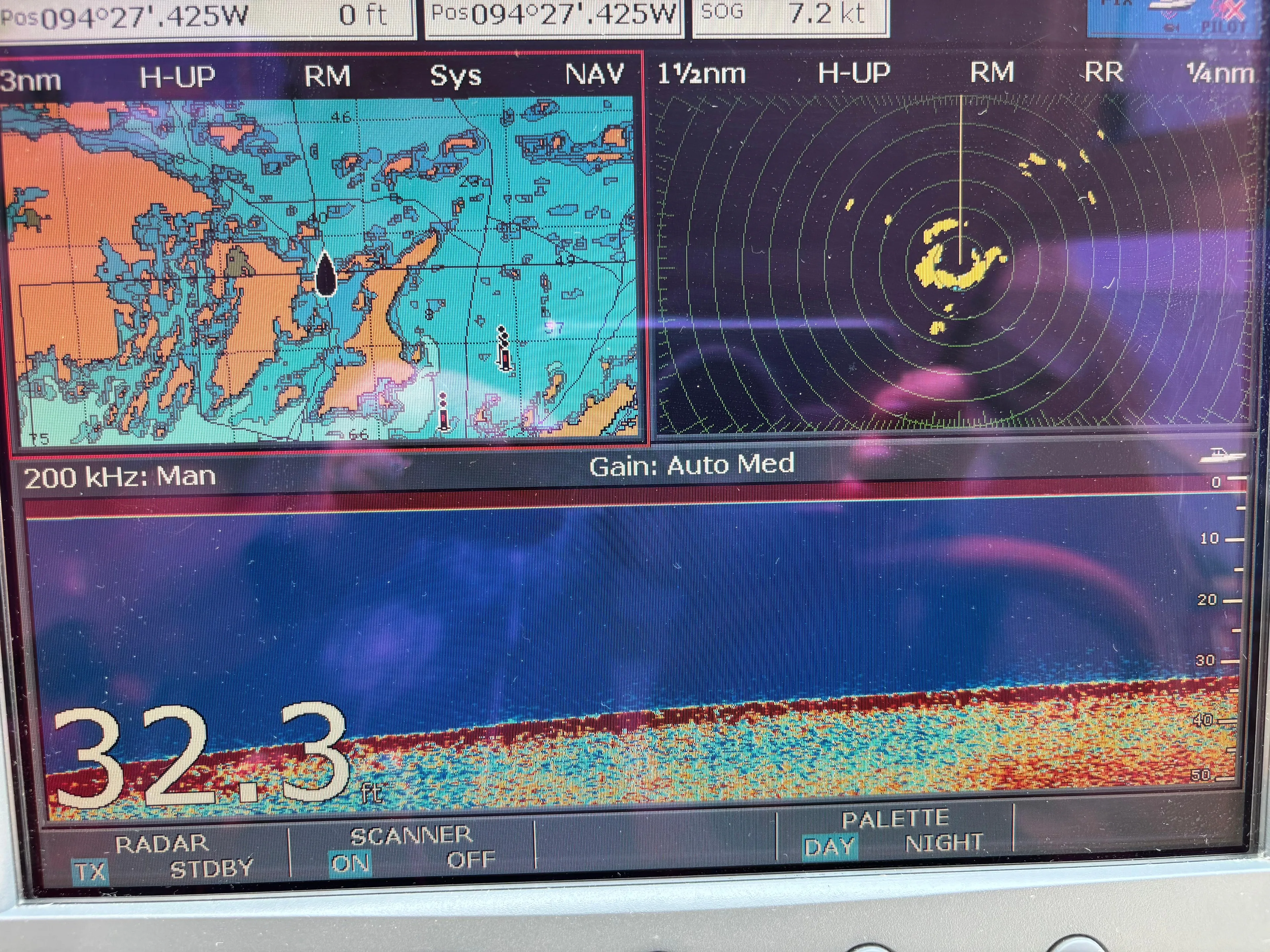 Tre Bella Yacht Photos Pics Navigation and radar display on a 2005 Sea Ray 390 Motor Yacht.