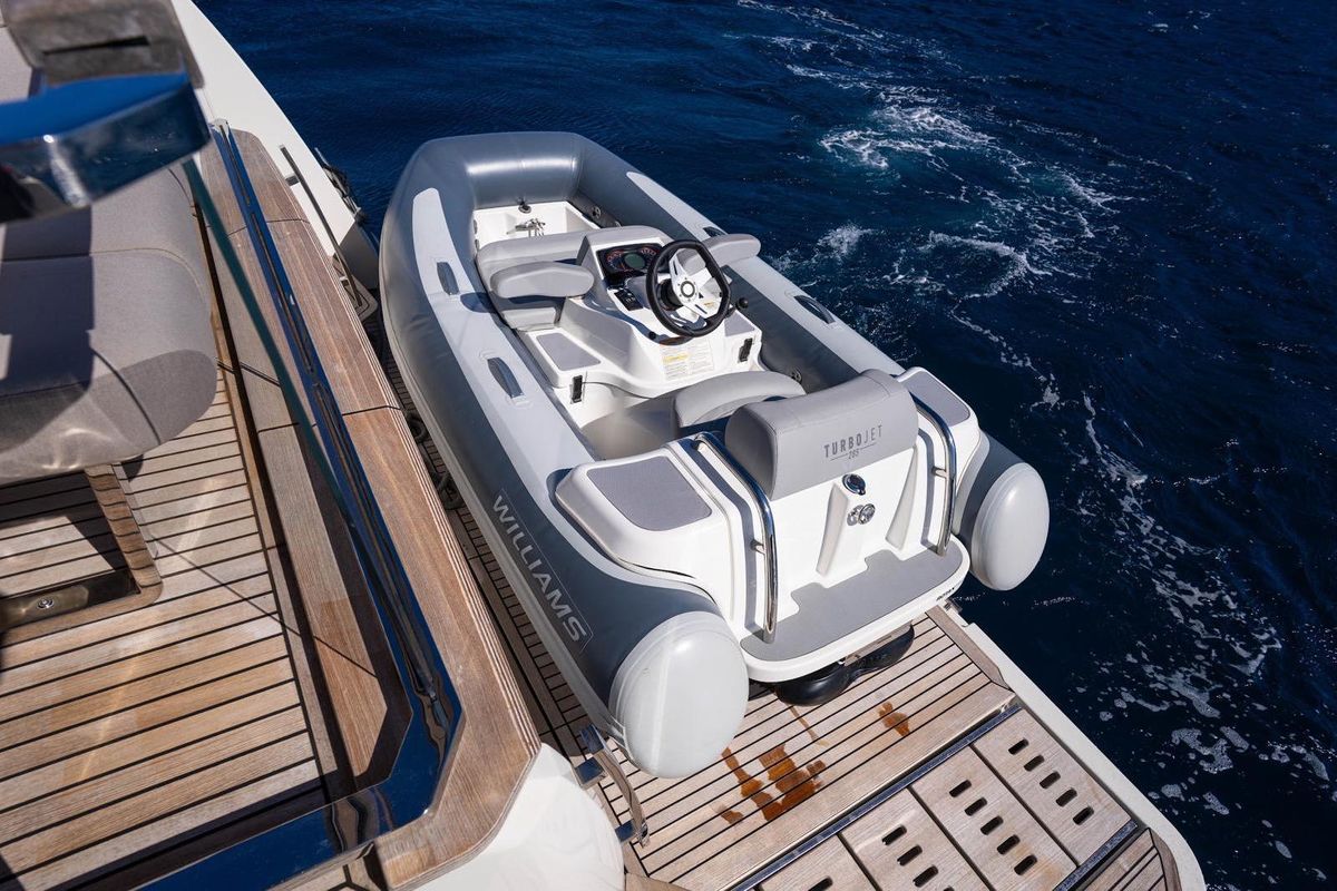 2023 Prestige 61 