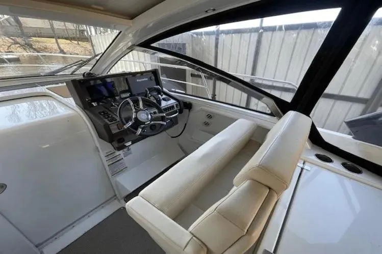  Yacht Photos Pics 2018 Cruisers Yachts 390 Express Coupe helm with modern controls and comfortable seating.