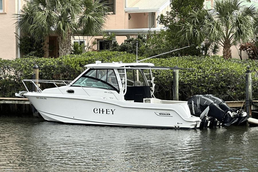 2017 Boston Whaler 285 Conquest