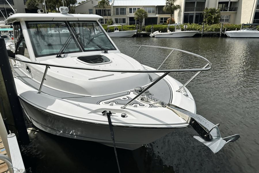 2017 Boston Whaler 285 Conquest