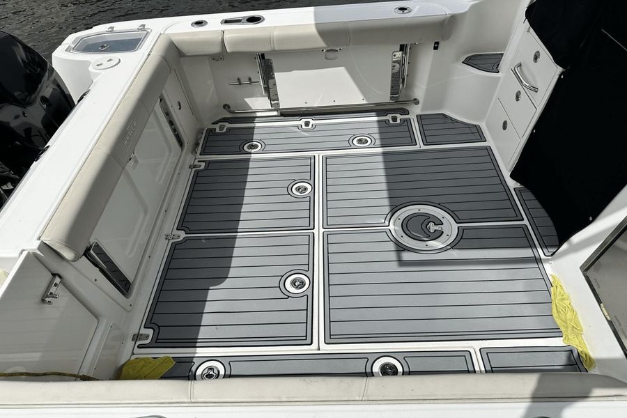 2017 Boston Whaler 285 Conquest
