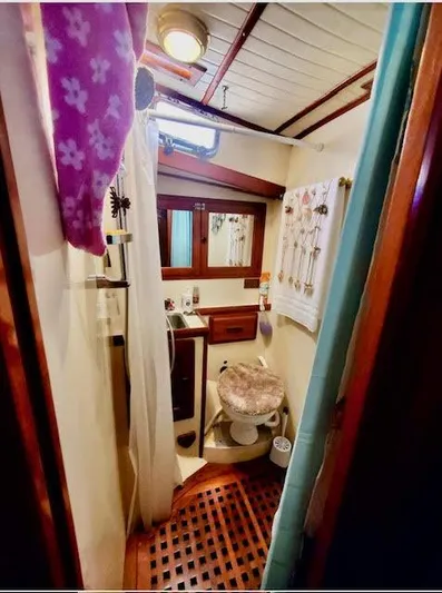 Holleyday Yacht Photos Pics 