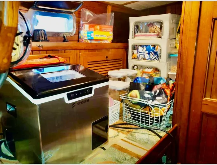 Holleyday Yacht Photos Pics 