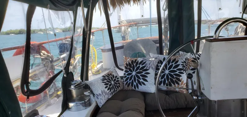 Holleyday Yacht Photos Pics 