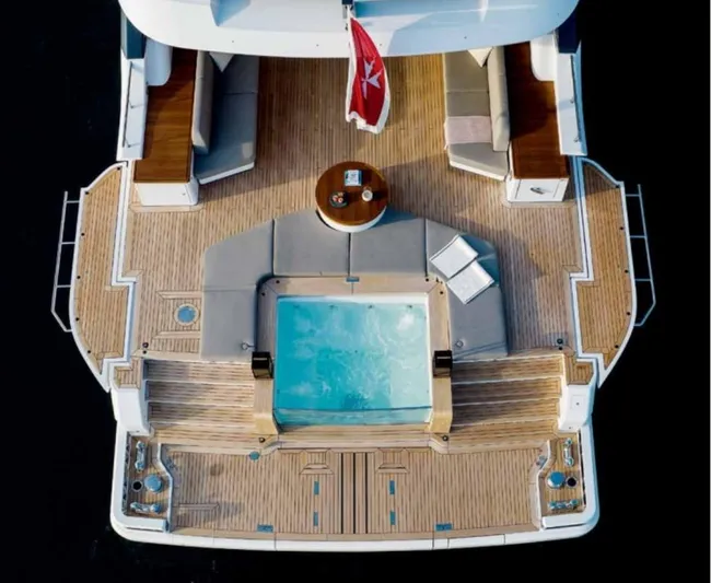  Yacht Photos Pics Benetti Oasis 34 - D Yachts