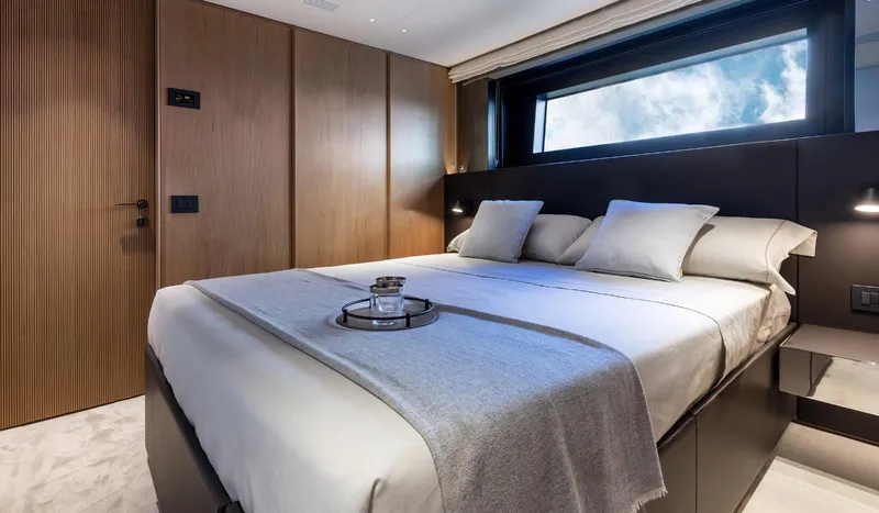  Yacht Photos Pics Benetti Oasis 34 - D Yachts