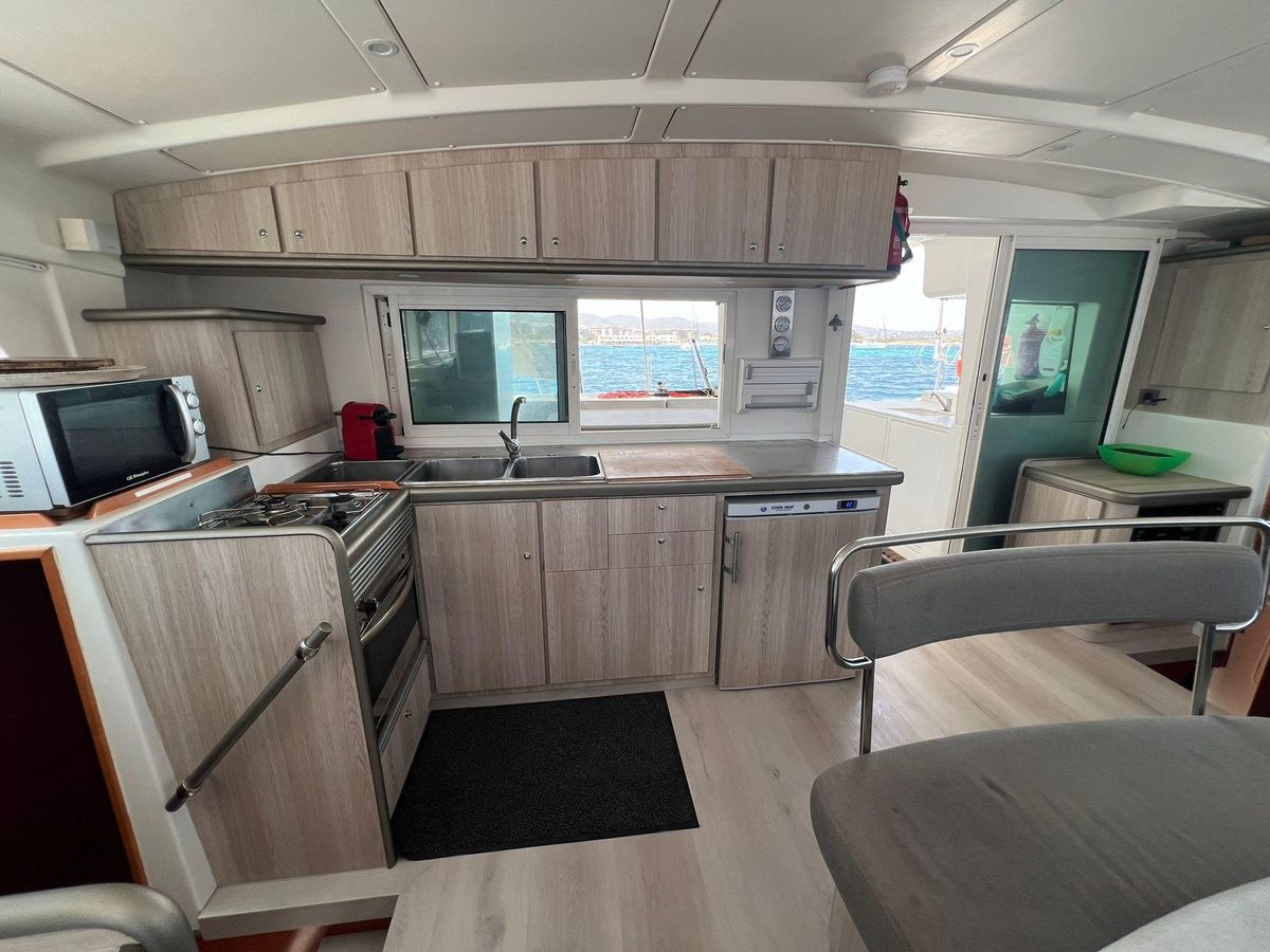 2006 Lagoon 44 