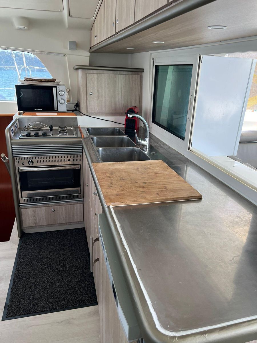 2006 Lagoon 44 