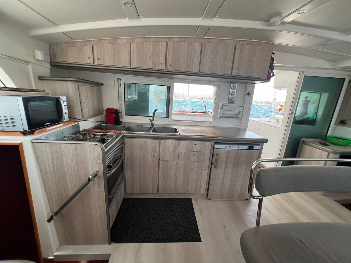 2006 Lagoon 44 